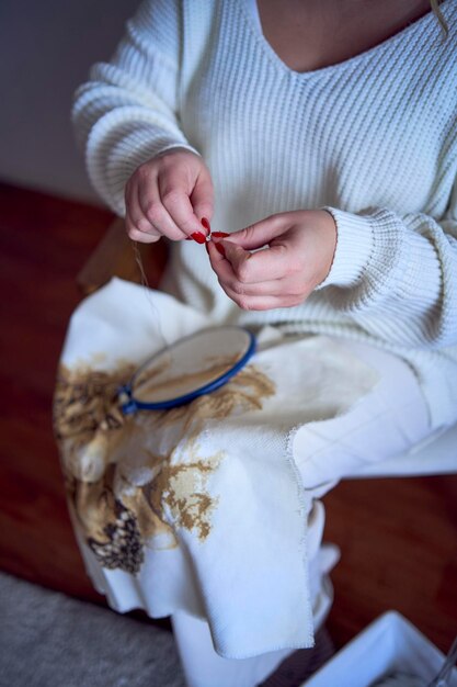 warsztat haftu, osoba haftująca